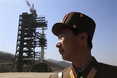 Racheta nord-coreeană a fost instalată pe platforma de lansare