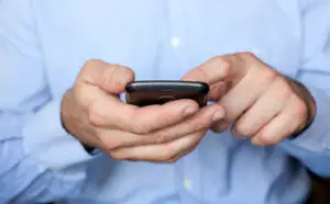 Ai telefon cu sistem de operare Android? Iată cum afli dacă e infectat cu viruşi!