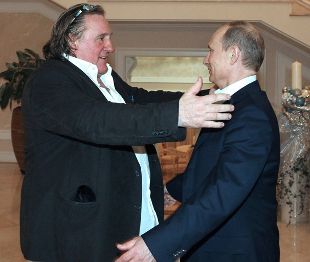Depardieu îl compară pe Putin cu Ioan Paul al II-lea şi cu Mitterrand