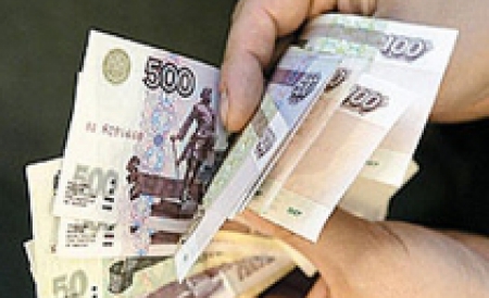 Criza zonei euro loveşte şi în moneda Rusiei