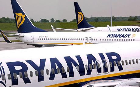 Compania Ryanair, anchetată pentru o taxă suplimentară de 10 lire