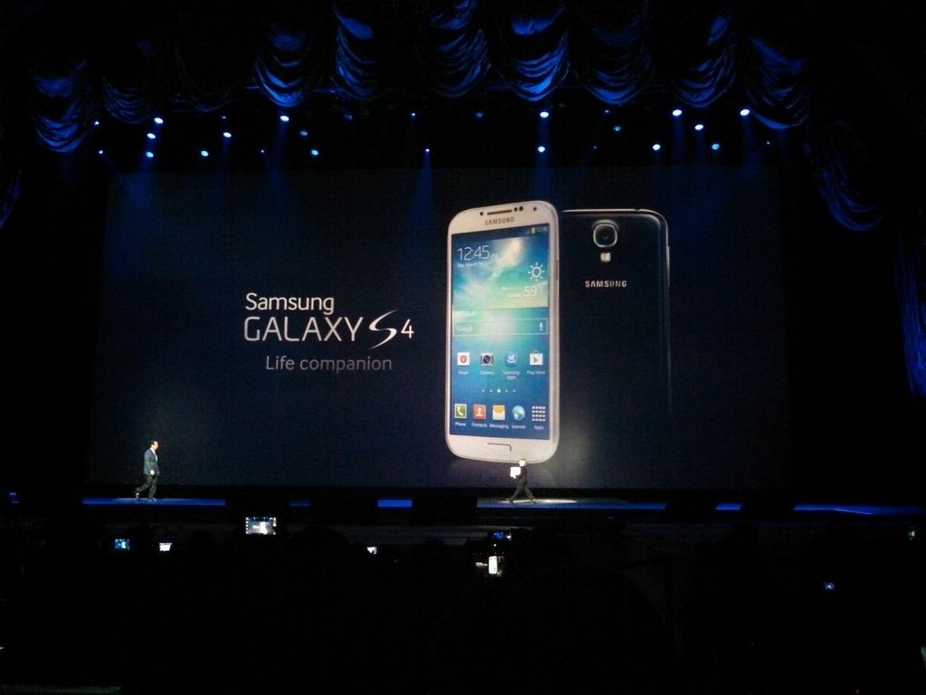 Samsung Galaxy S4 vine cu aplicaţii speciale