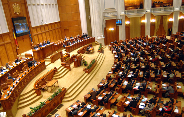 Parlamentul se reuneşte pentru suspendarea lui Traian Băsescu