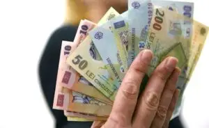 În ciuda restricţiilor, salariile la bugetari tot cresc