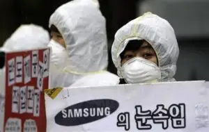 Samsung a depăşit Apple la cererea de semiconductori în 2012