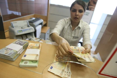 Băncile din România se află într-o situaţie riscantă
