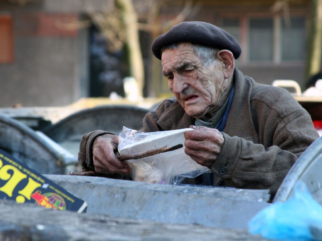 România, pe lista celor mai sărace ţări din UE, alături de Grecia şi Bulgaria
