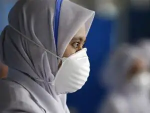 Un nou virus care ucide în două săptâmăni  a început să se transmită de la om la om