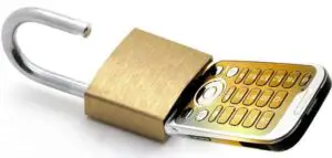 Criminalii cibernetici îți urmăresc telefonul: Vezi cât de vulnerabil ești la atacuri