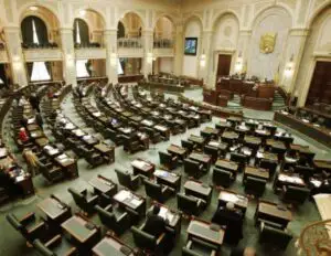 Soţii şi rudele nu pot deţine în acelaş timp funcţii de conducere în universităţi de stat