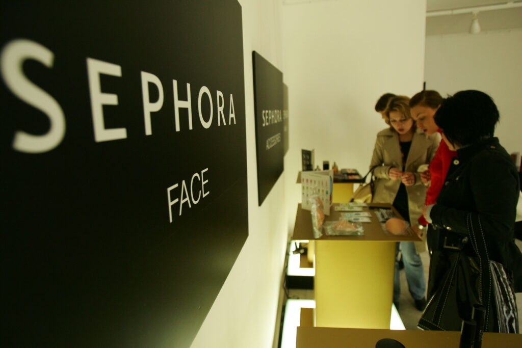 Bărbații aduc un sfert din vânzările Sephora. Vezi în ce mari oraşe se vor deschide noi magazine