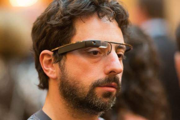 Google scoate la vânzare prototipul ochelarilor de „realitate augmentată”. AFLĂ cât costă!