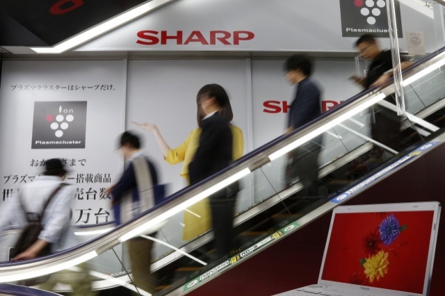 Sharp, aproape de faliment: 3.000 de salariaţi acceptă o plecare voluntară