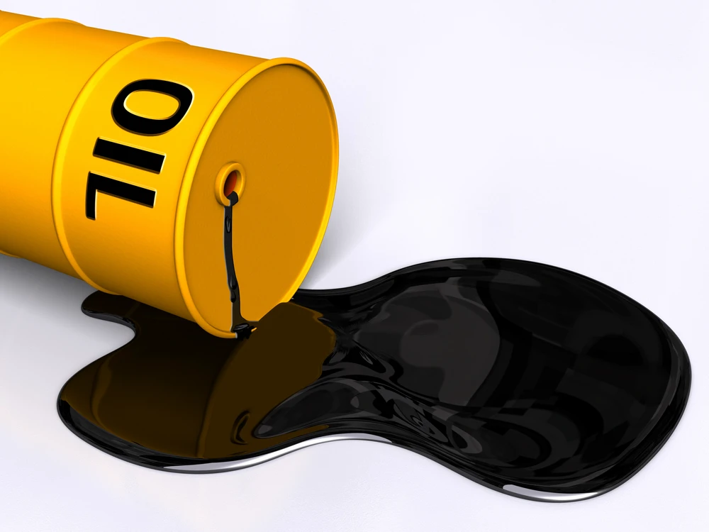 Ieftinirea petrolului ar trebui să ducă la scăderea prețului benzinei