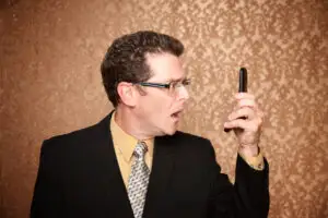 Ești client Orange sau Vodafone? Mâine afli dacă o să mai ai semnal la telefon anul viitor