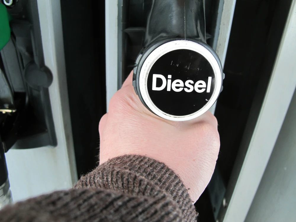 Noua directivă europeană a carburanților nu va afecta rafinăriile