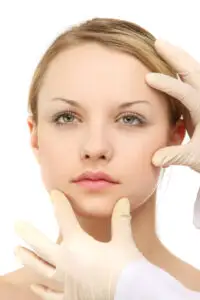 Chirurgia estetică își înfrumusețează veniturile