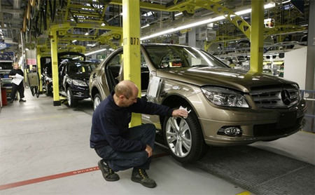 Fiecare angajat Daimler va primi anul acesta un bonus de 4.100 de euro