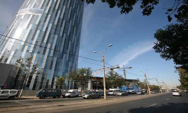 Cea mai înaltă clădire din ţară va fi recepţionată de Ziua României