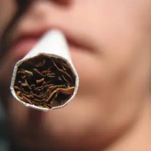 Islandezii vor putea să fumeze doar pe bază de reţetă de la medic