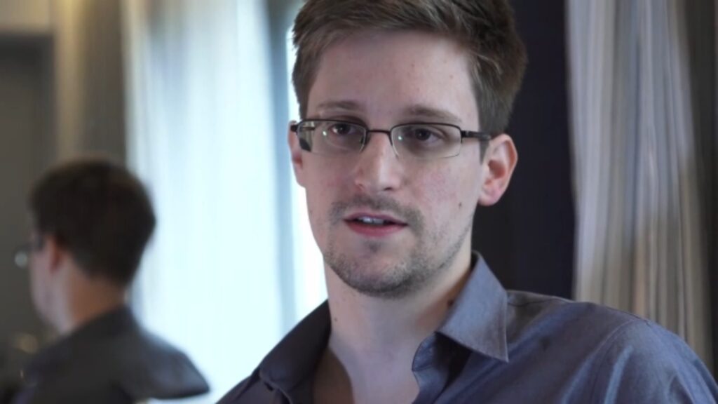 Snowden are paşaport de „cetăţean al lumii”