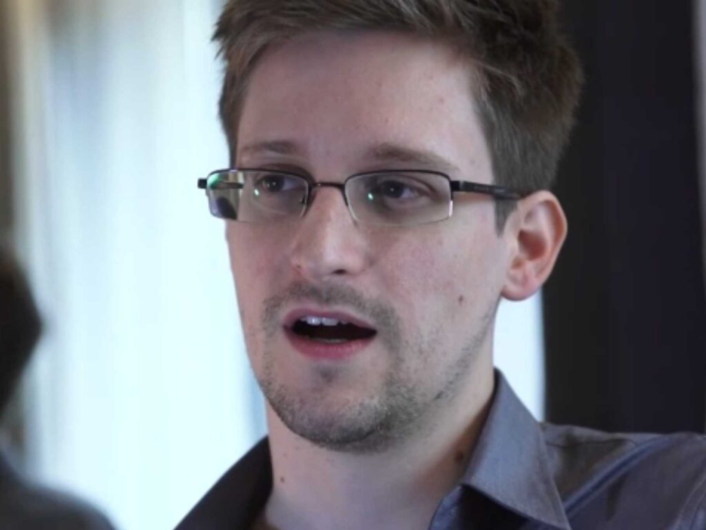 În prima sa înregistrare video din Rusia, Snowden avertizează în legătură cu spionajul practicat de state