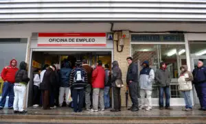 Spania a ajuns să numere aproape 5 milioane de şomeri