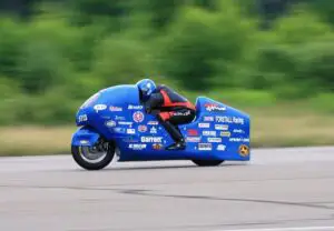 Cum e la 500 km/h pe motocicletă