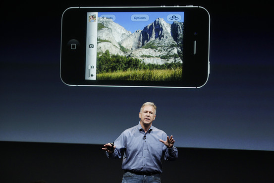 Cum influenţează moartea lui Steve Jobs vânzările de telefoane. iPhone 4S va bate toate recordurile