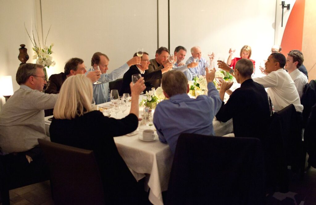 Iată-l pe Steve Jobs la masă cu Barack Obama!