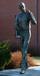 Steve Jobs are statuie în Ungaria