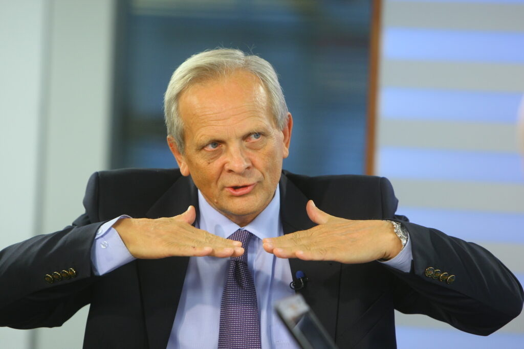 Stolojan: „România se situează între 6 şi 7 pe o scară a riscului de recesiune de la 1 la 10”