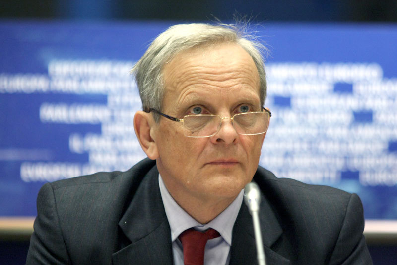 Theodor Stolojan: „Băncile nu se vor retrage din România. Au făcut ce-au vrut aici”