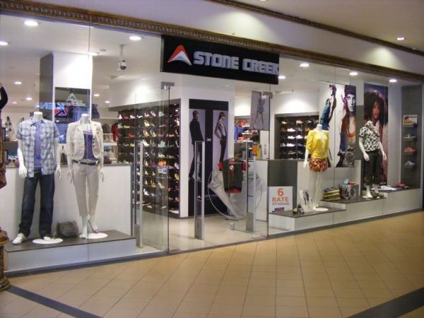UPDATE: Proprietarul magazinelor Stone Creek, în insolvenţă din cauza unor datorii de 9,2 mil. euro