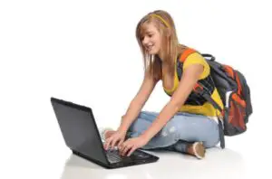 Internetul, noua metoda de transport: 64% dintre studenţi ar alege o conexiune la Internet decât o mașină