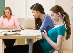Studiu: Cum au schimbat telefoanele mobile viaţa studenţească