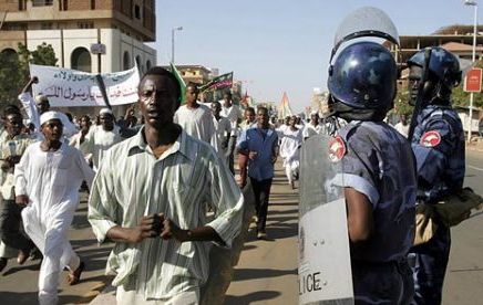 Sudan: Ciocniri între poliţie şi studenţii protestatari