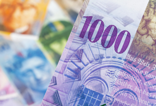 Francul elveţian va rămâne ancorat de euro în viitorul apropiat
