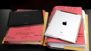 Nici măcar avocaţii companiei Samsung nu au putut distinge o tabletă Samsung Galaxy de un iPad