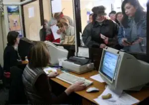 De cât timp ai nevoie în România să îţi plăteşti taxele