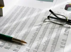 Politici anti‑business: 220 de ore ca să plătim 280 de taxe parafiscale