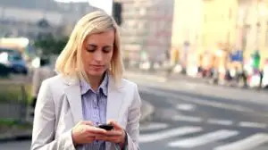 PREMIERĂ în România! Îţi poţi comanda taxiul direct prin SMS