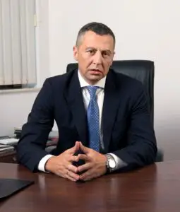 “Noi luăm lucrurile lejer dar la cutremur nu poţi să fugi cu televizorul în spate”