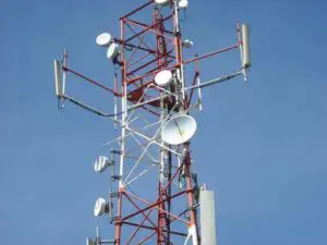 Licitațiile pentru telefonie cresc facturile statului cu 75%