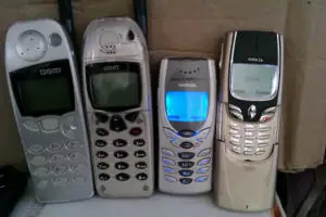 MOARTEA smartphone-urilor: De ce erau mai bune mobilele de acum 10 ani
