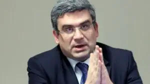 Baconschi este îngrijorat de apetitul străinilor pentru terenul românesc