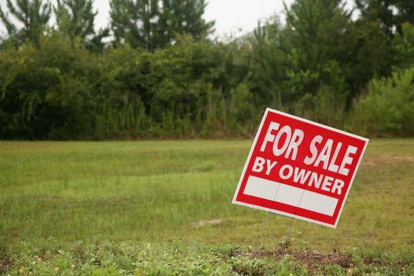Cauza blocajului imobiliar: Riscul cumpărării unui teren cu probleme juridice este mult prea mare