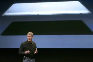 Acționarii Apple s-ar putea revolta împotriva noului șef