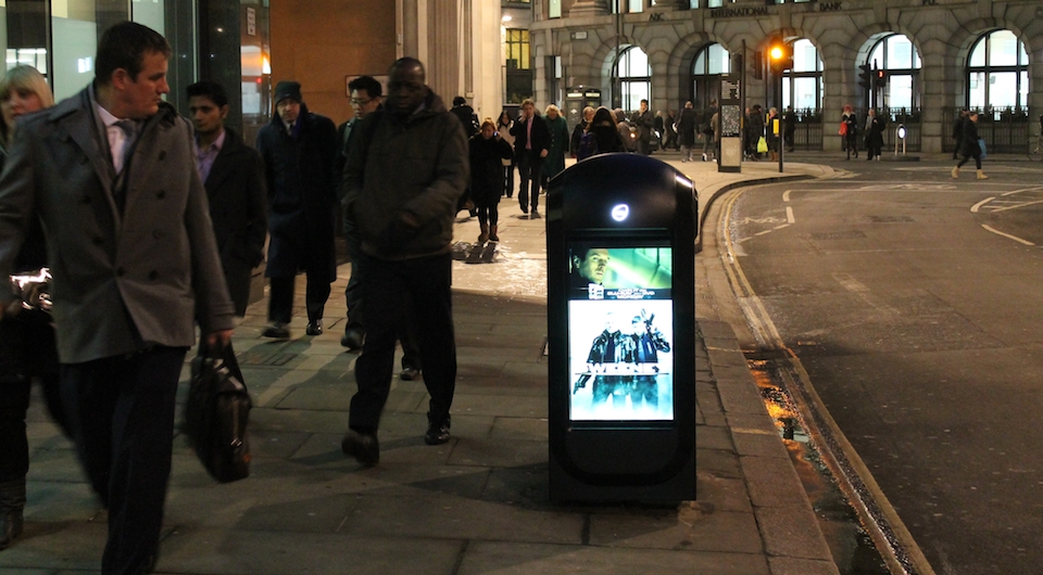 Coşurile de gunoi din Londra urmăresc telefoanele mobile ale utilizatorilor