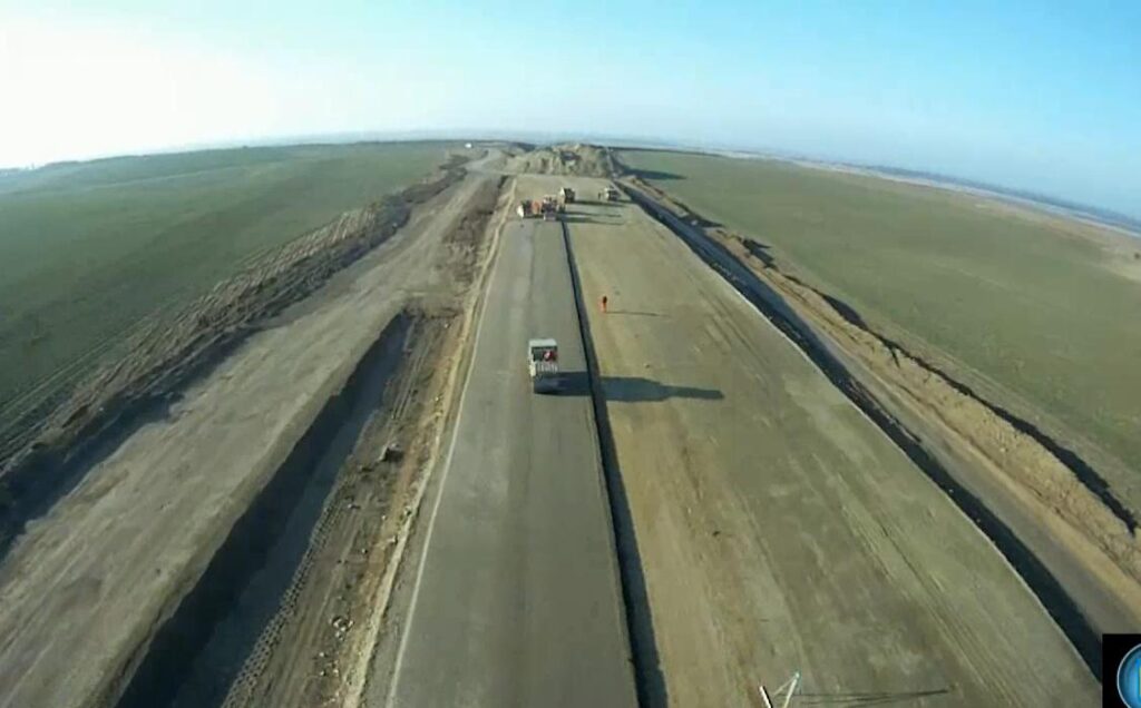 Umbrărescu a turnat primul strat de asfalt pe o mică porţiune din autostrada Timişoara-Lugoj – VIDEO